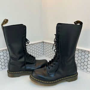 NWOT Dr.Martens mid calf boots